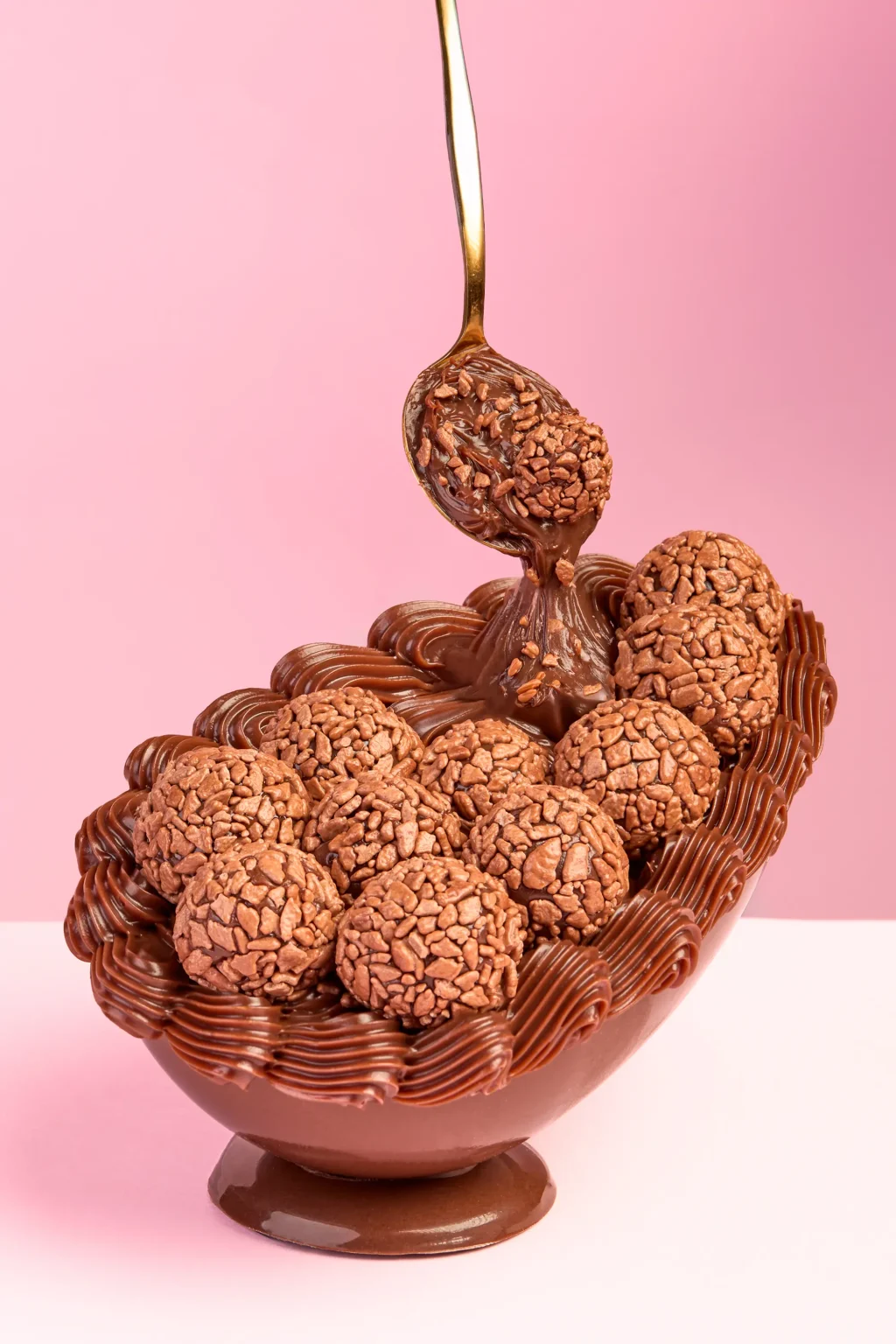 Clique para ver a receita: Ovo de Brigadeiro