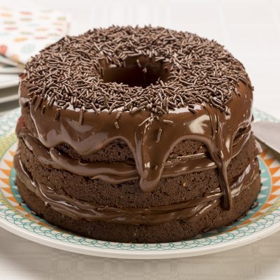 Bolo de Chocolate com Brigadeiro Cremoso