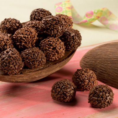 Ovo Trufado de Limão com Brigadeiro