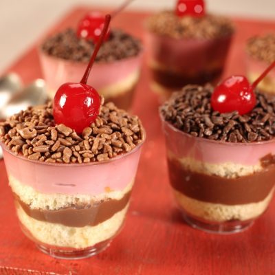 Taça com Chocolate e Frutas Vermelhas