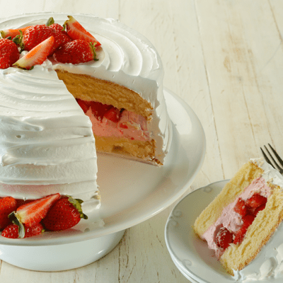 Bolo Cremoso de Morango