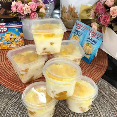 Bolo no Pote Cremoso de Abacaxi