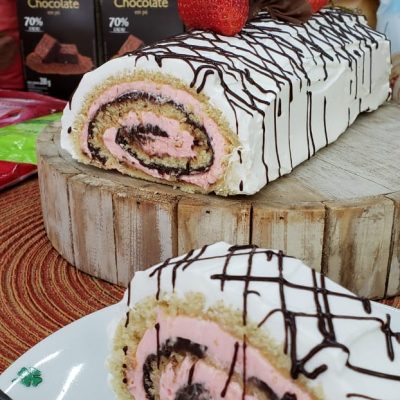Rocambole de Morango com Chocolate