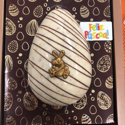 Ovo Caramelo com Pralinê