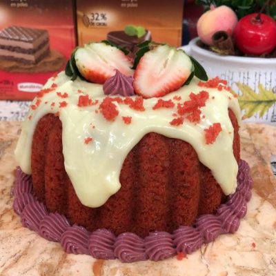 Bolo Red Velvet de Frutas Vermelhas e Cream Cheese