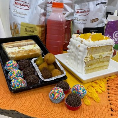 Bolo de Abacaxi com Amêndoas