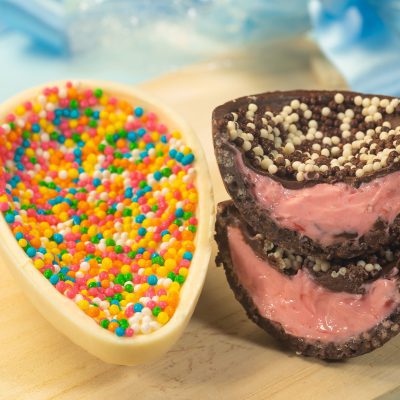 Ovo Crocante de Morango