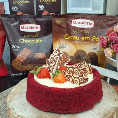 Bolo Piscina Red Velvet com Frutas