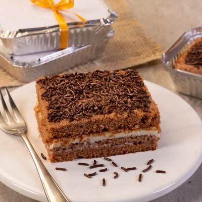 Bolo Gelado de Chocolate com Brigadeiro Branco
