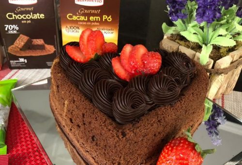 BOLO DE CHOCOLATE EM FORMA DE CORAÇÃO Online 