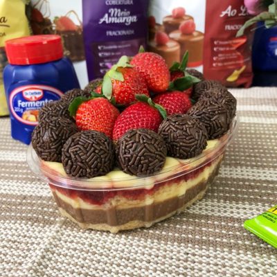 Bolo Pavê Com Geleia de Morango