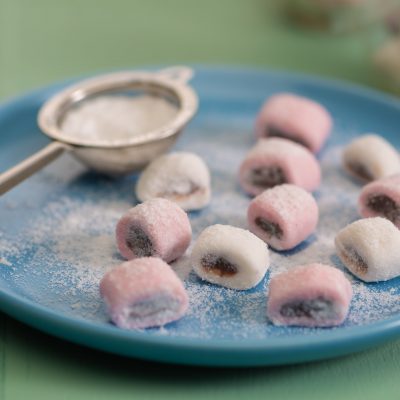 Bala de Coco Recheada com Brigadeiro